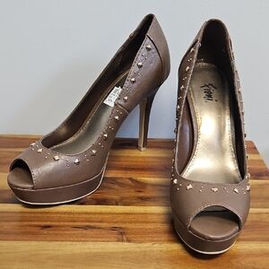Fioni Taupe Studded Peep Toe Platform Heels - Size 7.5